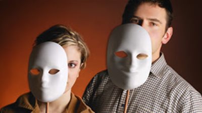 دراسة تكشف سر تمادي الكاذب في كذبه