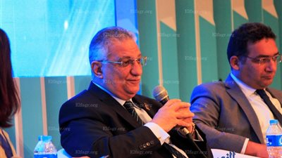 زكي بدر يحاور الشباب للمشاركة الفعالة في المحليات بمؤتمر شرم الشيخ (صور)