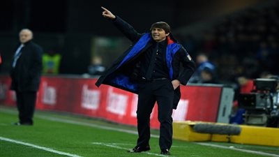 أنطونيو كونتي يبرر جلوسه على خط التماس دائما