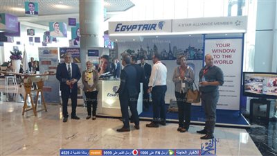 شريف فتحي يتفقد جناح مصر للطيران على هامش مؤتمر الشباب بشرم 