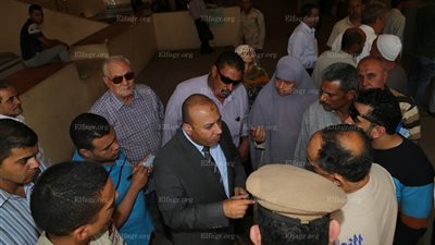 أهالي المنوفية يشتكون للمحافظ عدم توافر السلع التموينية (صور)