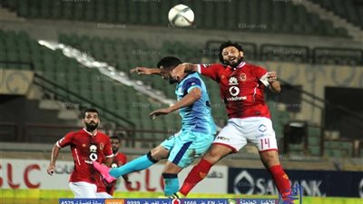 حسام غالي يلبي رغبة طفل مريض طلب رؤيته بالمستشفى (صور)