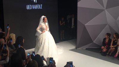 شاهدي.. أهم فساتين الزفاف ضمن أسبوع الموضة في بيروت (فيديو)