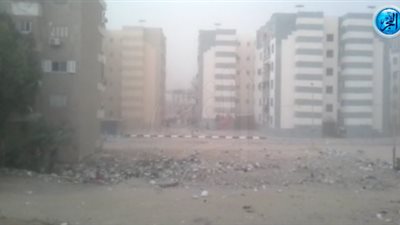 عاصفة ترابية شديدة وسقوط أمطار تجتاح سماء السويس (فيديو)