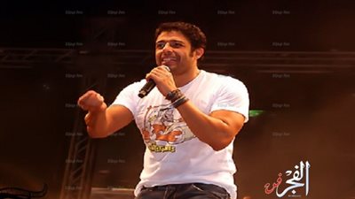 الاستعدادت النهائية لحفل محمد حماقي بالجامعة الأمريكية (صور)