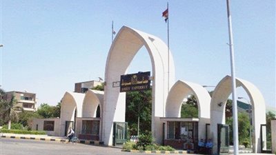 برلماني عن ضبط طلاب بجامعة أسيوط يشربون 