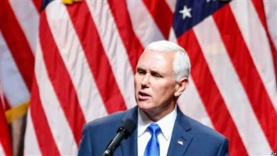 انزلاق طائرة مايك بنس على مدرج بمطار في نيويورك