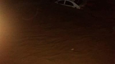 البحر الأحمر تغرق في السيول.. والأهالي يستغيثون لإنقاذهم (فيديو وصور)