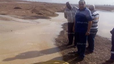 استغاثات ورسائل عاجلة.. رأس غارب تغرق والأهالي يهربون إلى أسطح المنازل (صور) 