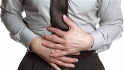 الأطباء ينصحون بتجنب التفاح والألبان أثناء الانتفاخ