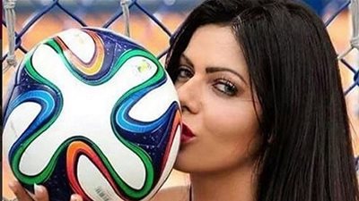 ملكة جمال المؤخرات تدعم مونديال روسيا 2018 على طريقتها الخاصة (صور)