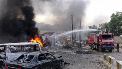 انفجار سيارة مفخخة قرب البنك المركزي في عدن (صور)
