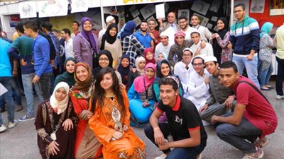 افتتاح المعرض الفني للأسر الطلابية بتجارة عين شمس 