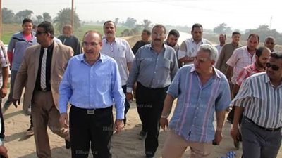 محافظ بني سويف يتفقد مخرات السيول (صور)