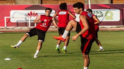 نجما الأهلي يثيران الذعر في مران الفريق 