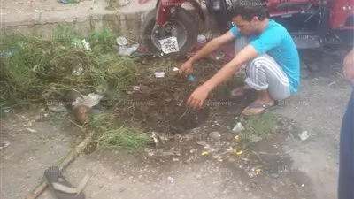 ضواحي بورسعيد يواصل تطهير بالوعات المطر لضمان جاهزيتها استعدادا للشتاء (صور)