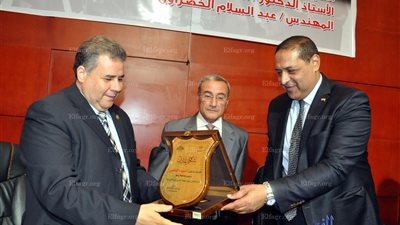 رئيس جامعة بنها لـ السيسي: 