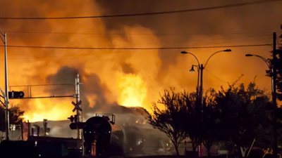 انفجار ضخم يهز وسط بنغازي في ليبيا.. ويسفر عن 4 قتلى و23 مصابا