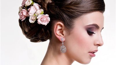 التسريحات الأكثر رواجاً لشعر العروس  