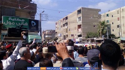 لحظة وصول جثمان قائد كتيبة الصاعقة شهيد سيناء (صور)