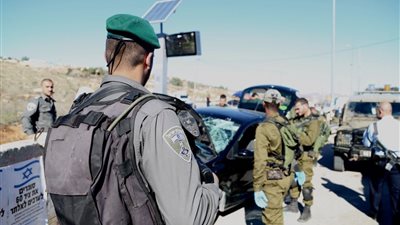 جيروزاليم بوست: استشهاد فلسطيني بعد إصابة 3 ضباط  للاحتلال بالضفة الغربية