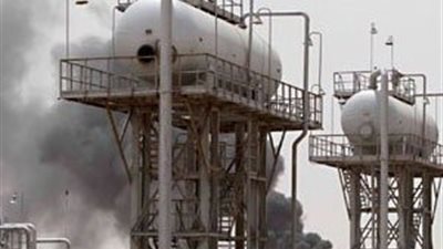 مجتمعات نيجيرية تهدد بإغلاق خط أنابيب لنقل النفط الخام