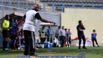 حكم مباراة الأهلي والاتحاد يعتذر لمختار مختار عن الخطأ