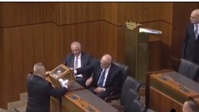 مصرع شخصين إثر سقوط مروحية في نيوزيلاندا