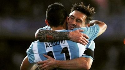 ميسي يمدح أجويرو : من أفضل مهاجمي العالم