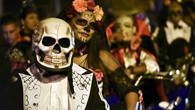 بينهم مصر والسعودية..  نرصد مظاهر الاحتفال بـ