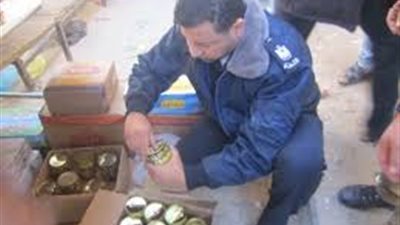 ضبط مدير مصنع شهير لحيازته 300 طن مخللات فاسدة بالجيزة