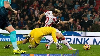 بالفيديو.. رمضان صبحي يصنع فرصة خطيرة لستوك يتصدى لها قائم سوانزي