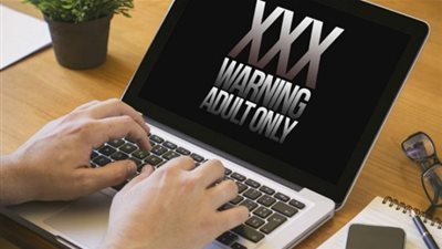 إسرائيل تمنع الأفلام الإباحية.. ومن يرغب يُقدم طلب رسمي