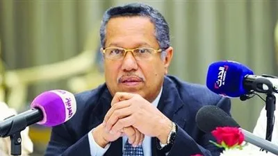 رئيس وزراء اليمن: حزب الله وإيران طورا صواريخ الحوثي
