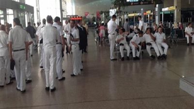 إحالة ضابط في مطار القاهرة إلى 