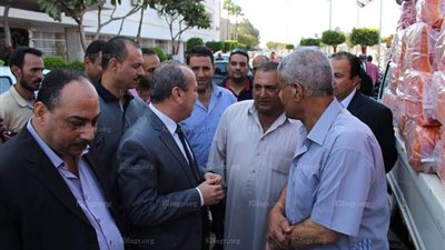 محافظة دمياط توزع 60 طن أرز وسكر للأهالي (فيديو وصور) 