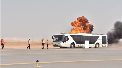محافظ أسيوط يشهد سيناريو طوارئ لتحطم طائرة بالمطار الدولي (صور) 
