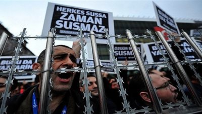 الولايات المتحدة وأوروبا تنتقدان تركيا بعد حملة الاعتقالات ضد الصحفيين 