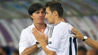 ميروسلاف كلوزه يعلن اعتزال الكرة وينضم إلى 