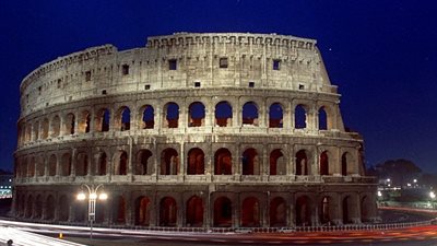 إيطاليا: الزلزال الأسوأ يسبّب صدعاً بروما التاريخية وسط مخاوف من نشاط بركاني