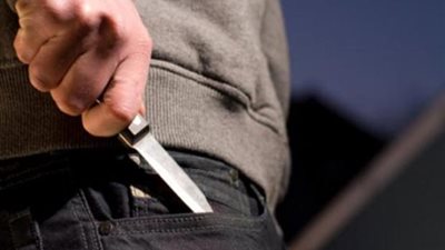 مريض نفسي يقتل شقيقه طعنا بالسكين في 