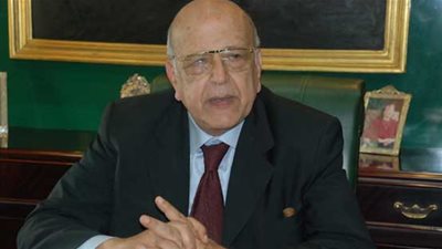 حسين صبور: قرارات 