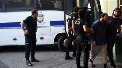 تركيا تعتقل 137 أستاذا جامعيا لارتباطهم بـ