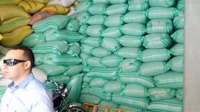 تموين دمياط يداهم مخزن ويضبط 100 طن أرز 