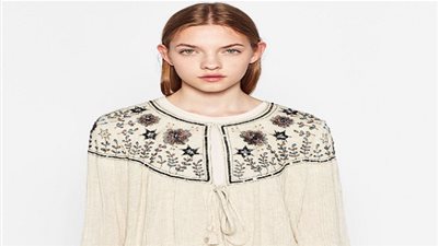 إطلالة عصرية ومليئة بالأنوثة من الملابس الشتوية المطرزة (صور)