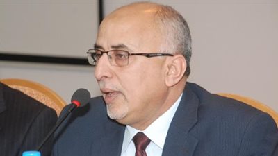 وزير يمني يدعو المنظمات الدولية إلى سرعة إنقاذ تعز