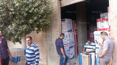 ضبط صاحب مخزن بحوزتة أدوات كهربائية مغشوشة بمنطقة حلوان (صور)