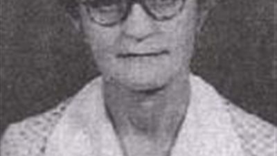 هيلانه سيداروس أول طبيبة