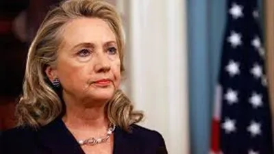 نائب فرنسي: كلينتون ستثير الفوضى بمصر وتقسيم سوريا