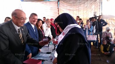 محافظ كفرالشيخ يسلم  30 منزلاً لفقراء 